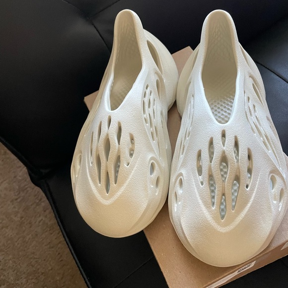 adidas yung 1 size 2